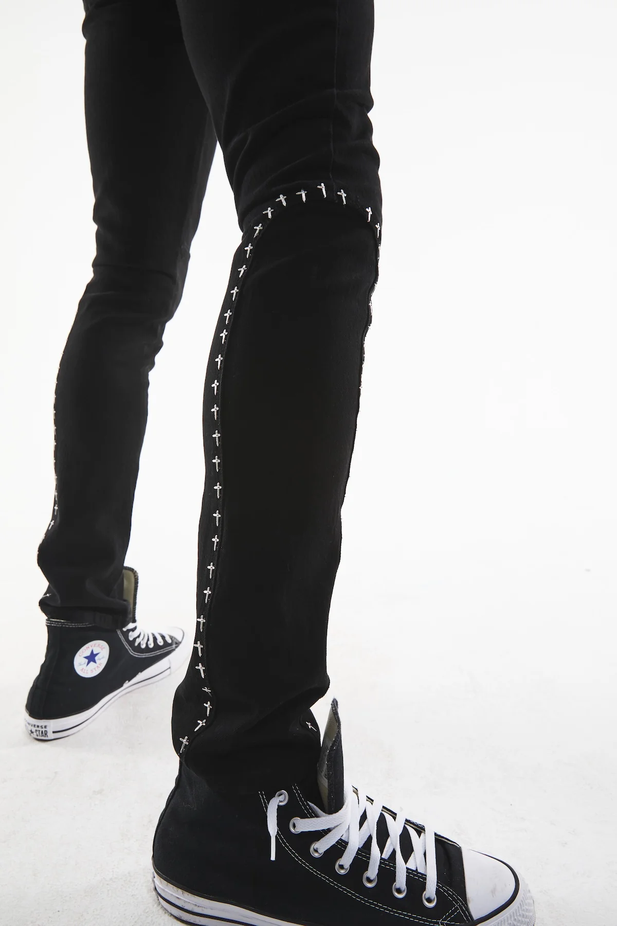 ENZO SKINNY STUDDED JEAN | BLACK CROSS RIVET - Image 6
