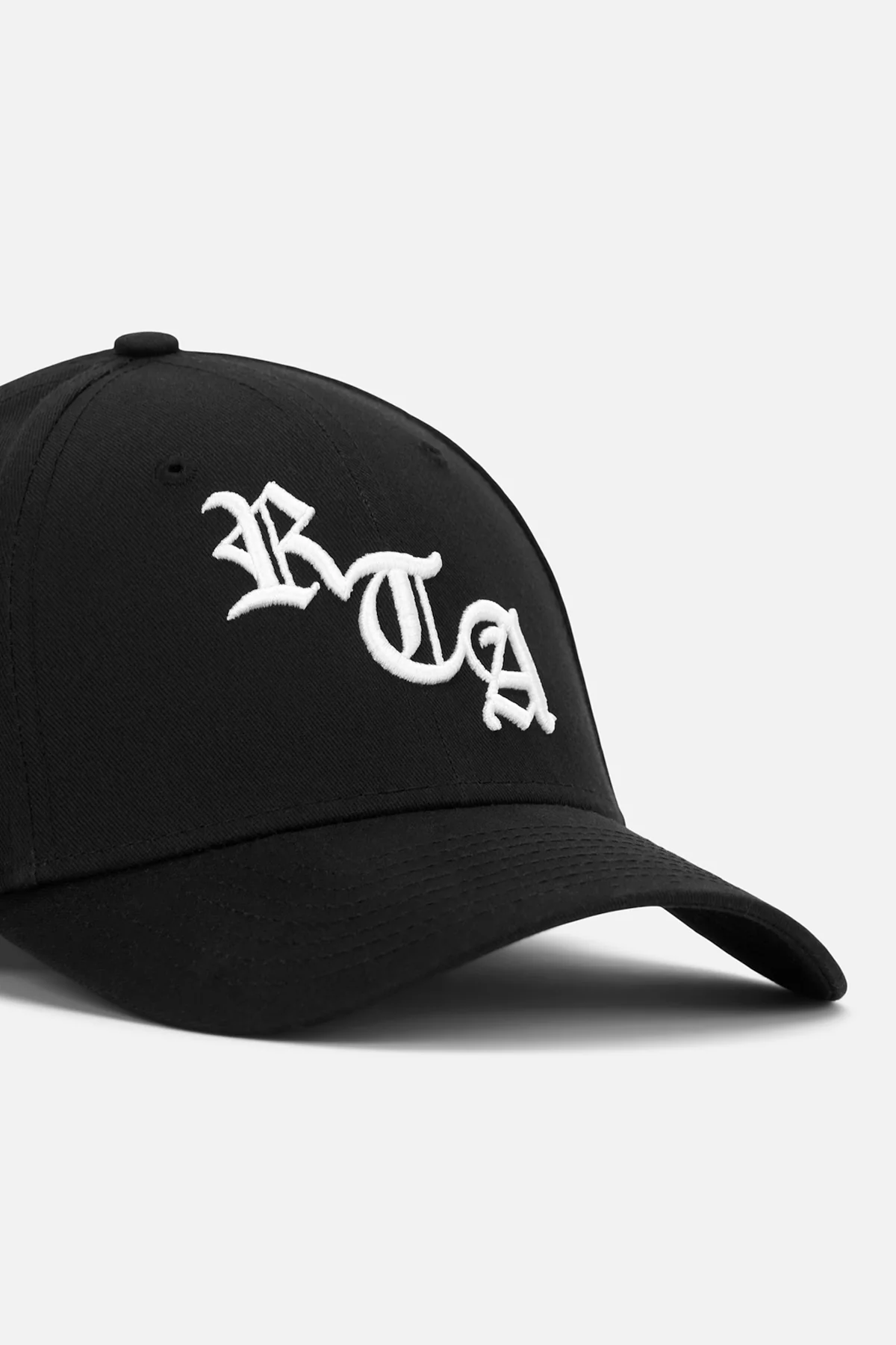 KYLER NEW ERA HAT | BLACK OLD ENGLISH - Image 5