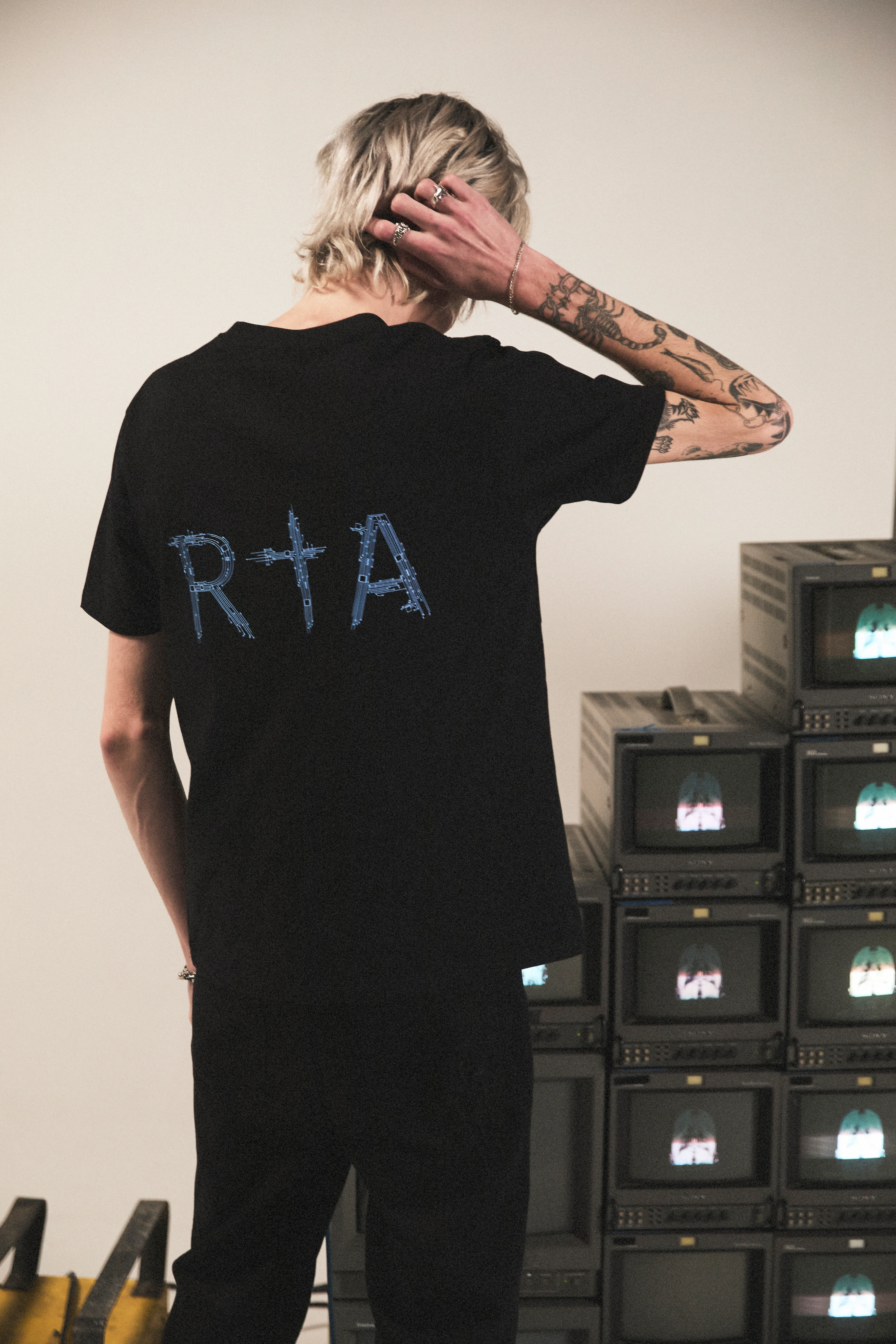 LIAM SHORT SLEEVE TEE | BLACK CIRCUIT CROSS