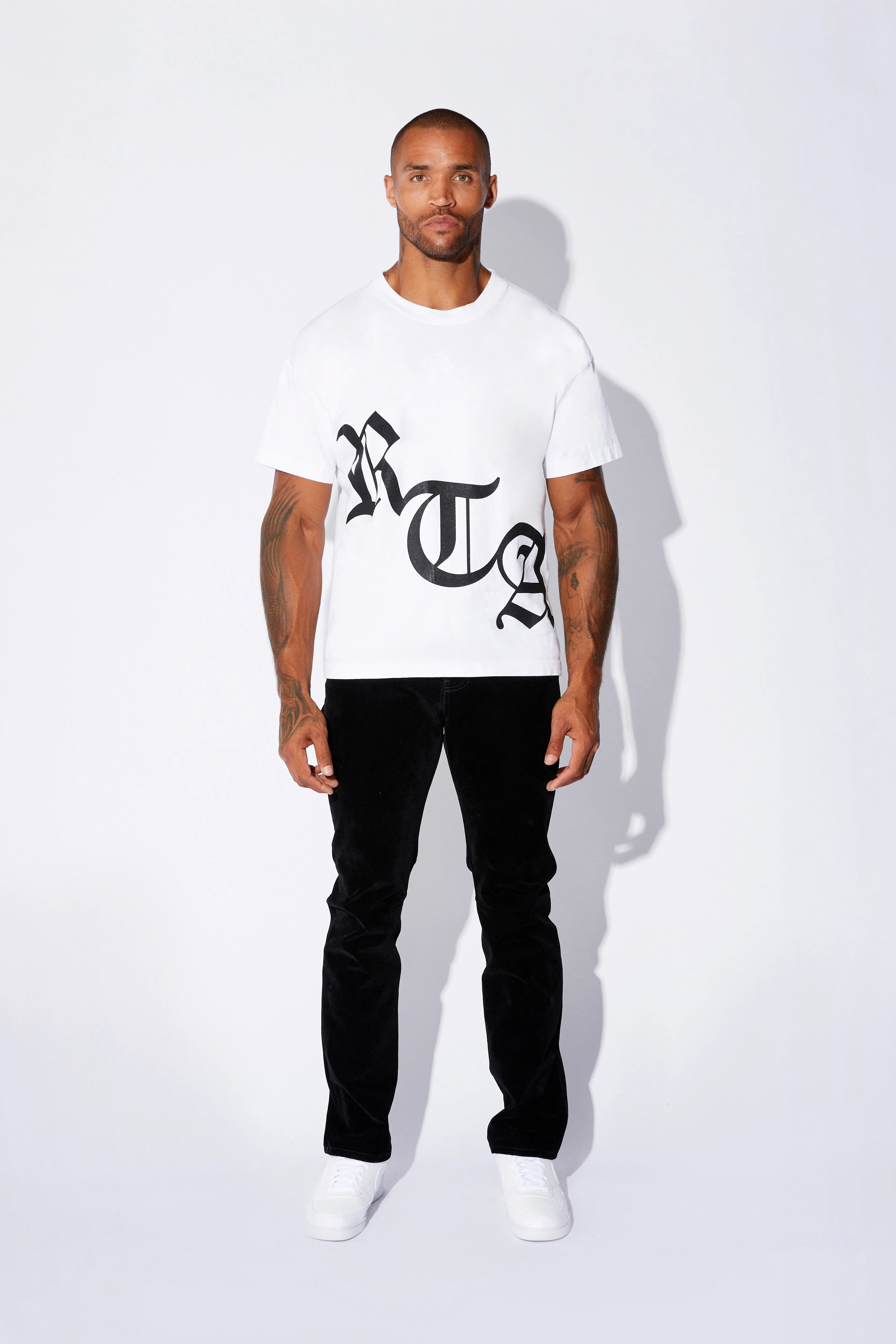 SHORT SLEEVE TEE | WHITE OLD ENGLISH - Image 2